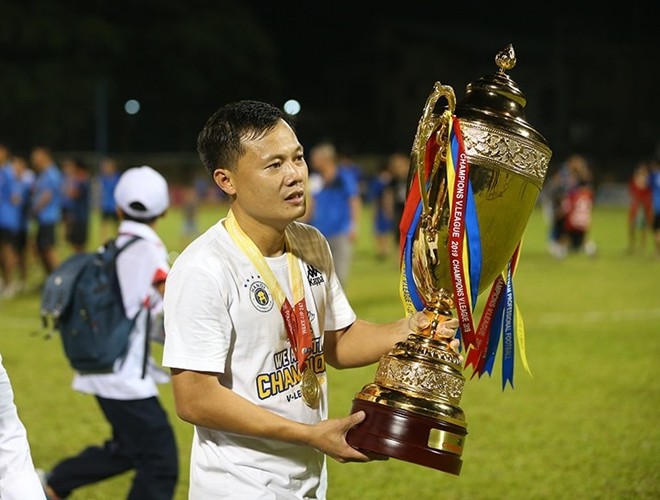 Hà Nội FC, Hà nội FC nhận cúp, Đoàn Văn Hậu, Bố mẹ Đoàn Văn Hậu, Than Quảng Ninh 4-2 Hà Nội FC