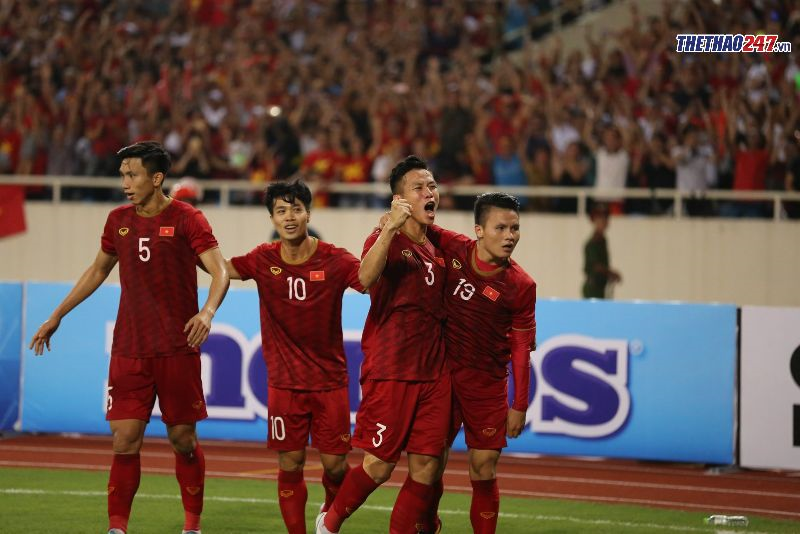 NHM bóng đá Việt Nam đang rất háo hức được theo dõi trận đấu Việt Nam vs UAE. (Ảnh: Lê Kiên) Xem trực tiếp Việt Nam vs UAE ở đâu, Trực tiếp Việt Nam vs UAE, Việt Nam vs UAE