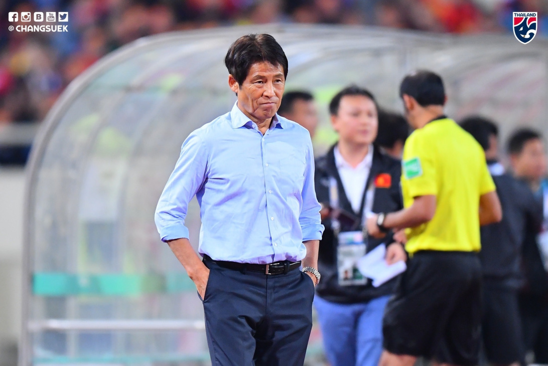 HLV Akira Nishino quá cứng nhắc trong việc sử dụng nhân sự ĐT Thái Lan Việt Nam 0-0 Thái Lan, vòng loại WC 2022, Akiran Nishino, Ekanit, Chuyen gia Anh, Paul Murphy