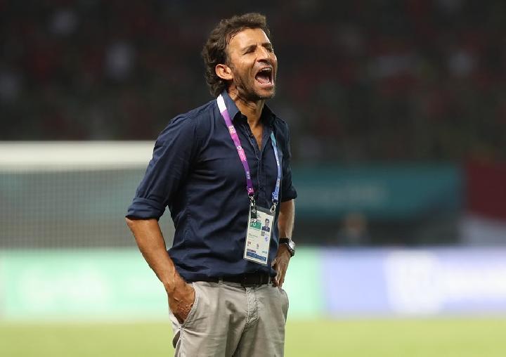 PSSI buộc phải nối lại đàm phán với HLV Luis Milla Luis milla dam phan voi indonesia