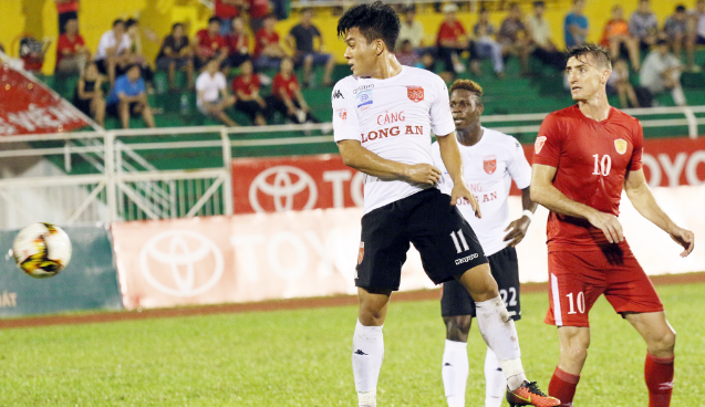 Cầu thủ Huỳnh Tấn Tài HLV Lê Thụy Hải, V-League 2018, bóng đá Việt Nam, Văn Hào, Tấn Tài